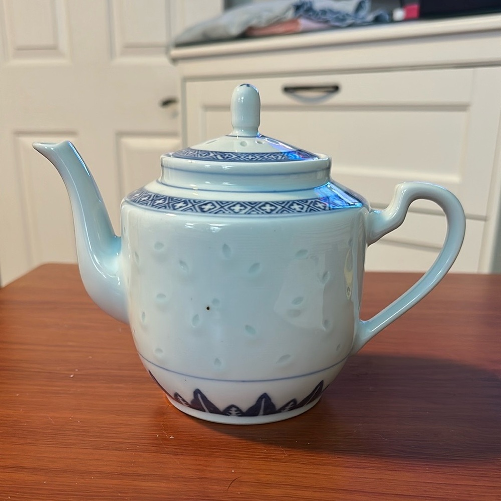 🧡 Elegant Chinese Porcelain Blue and White Teapot 🧡